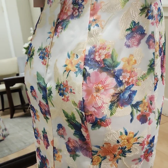 Size 4 to 6 (tag 6) two piece prom dress NWT white/floral design trumpet skirt - Picture 6 of 12